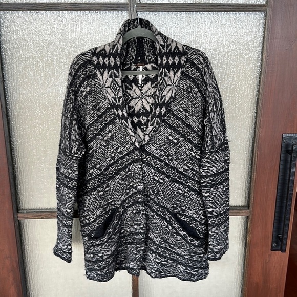 Free People front button Faire Isle Cardigan in size Med. - Picture 2 of 12